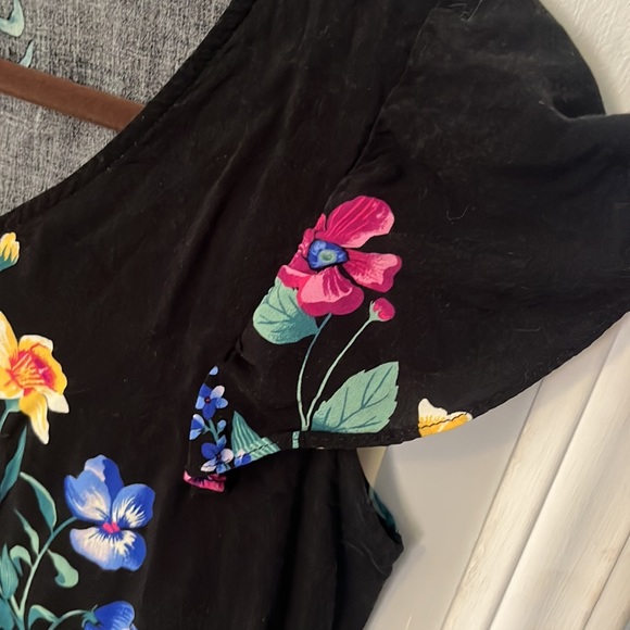 Super cute like new old navy top! - Picture 4 of 9